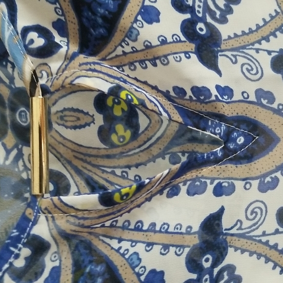 🥳Host Pick🥳 Dana Buchman Blue/White Flowy Top - Picture 4 of 8